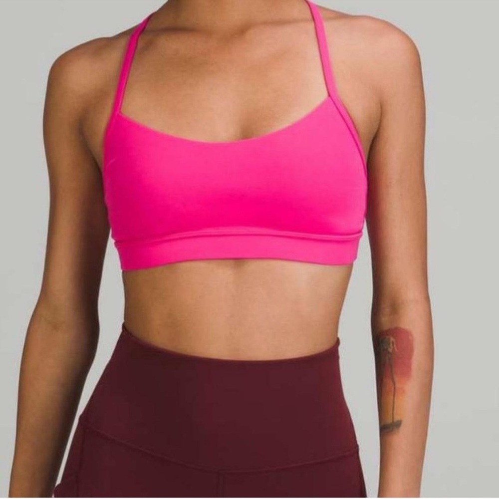 Lululemon Flow Y Nulu Bra size 6
WORN ONCE